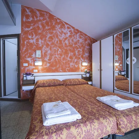 Luna Hotel 3*