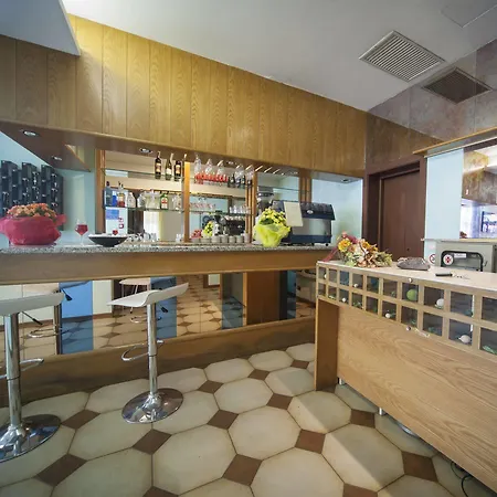 Luna Hotel 3*
