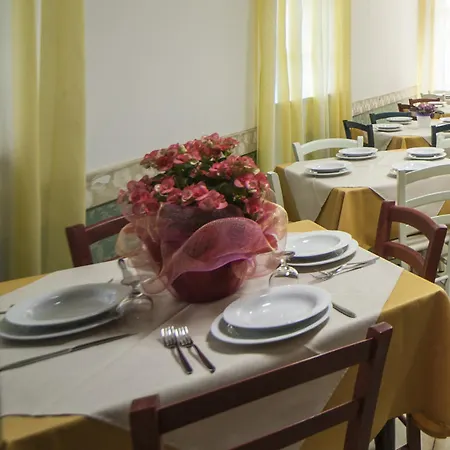 Luna Hotel 3*