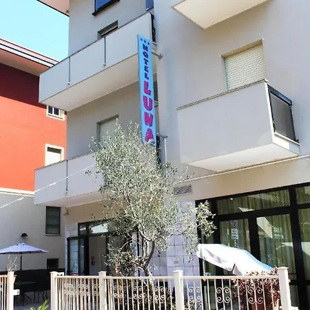 Luna Hotel 3*